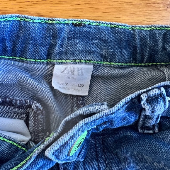 Zara distressed denim shorts with palm print. Boy size 7 - Picture 7 of 8